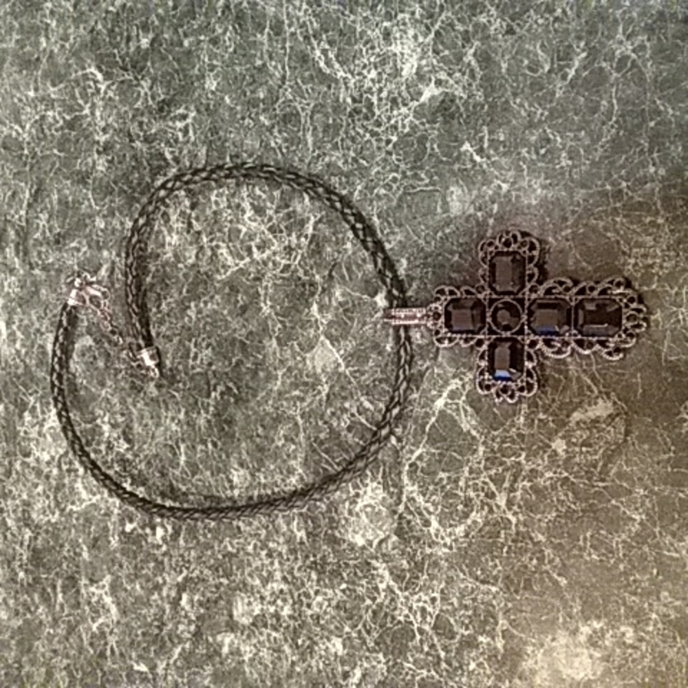 Cross choker necklace